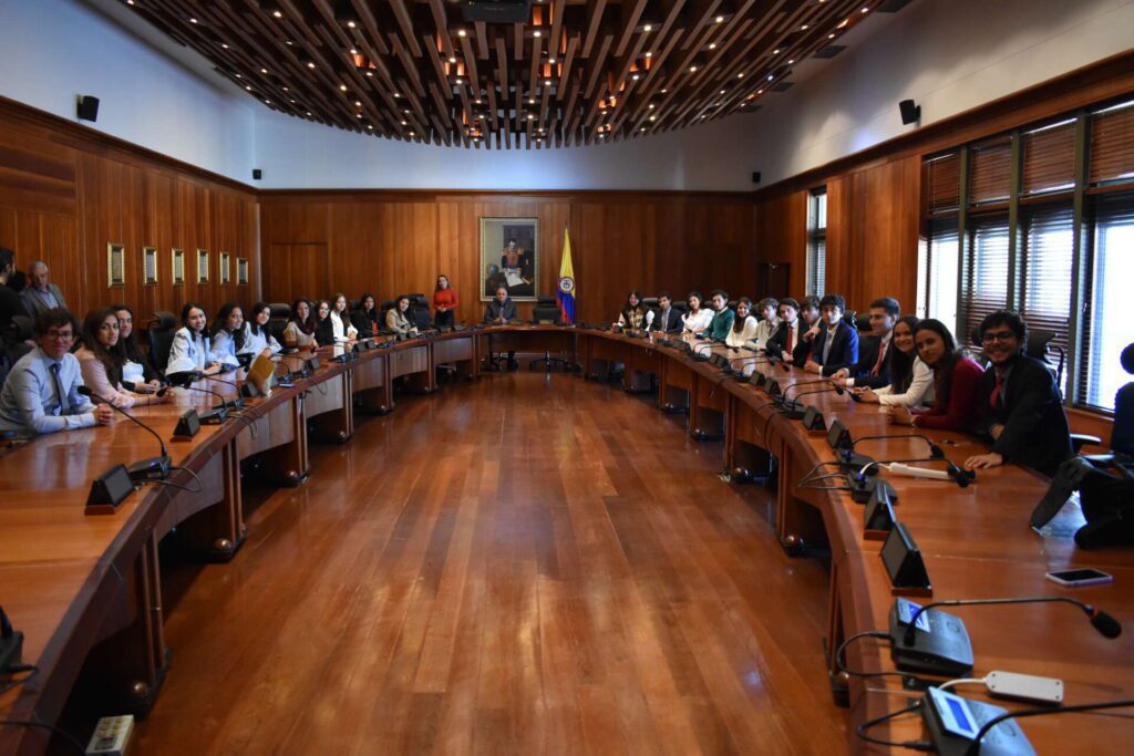 Democracia Joven, la iniciativa del Gimnasio La Montaña para fomentar la participación ciudadana y la formación en temas políticos entre los jóvenes